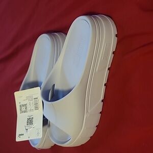 Puma purple flip flops